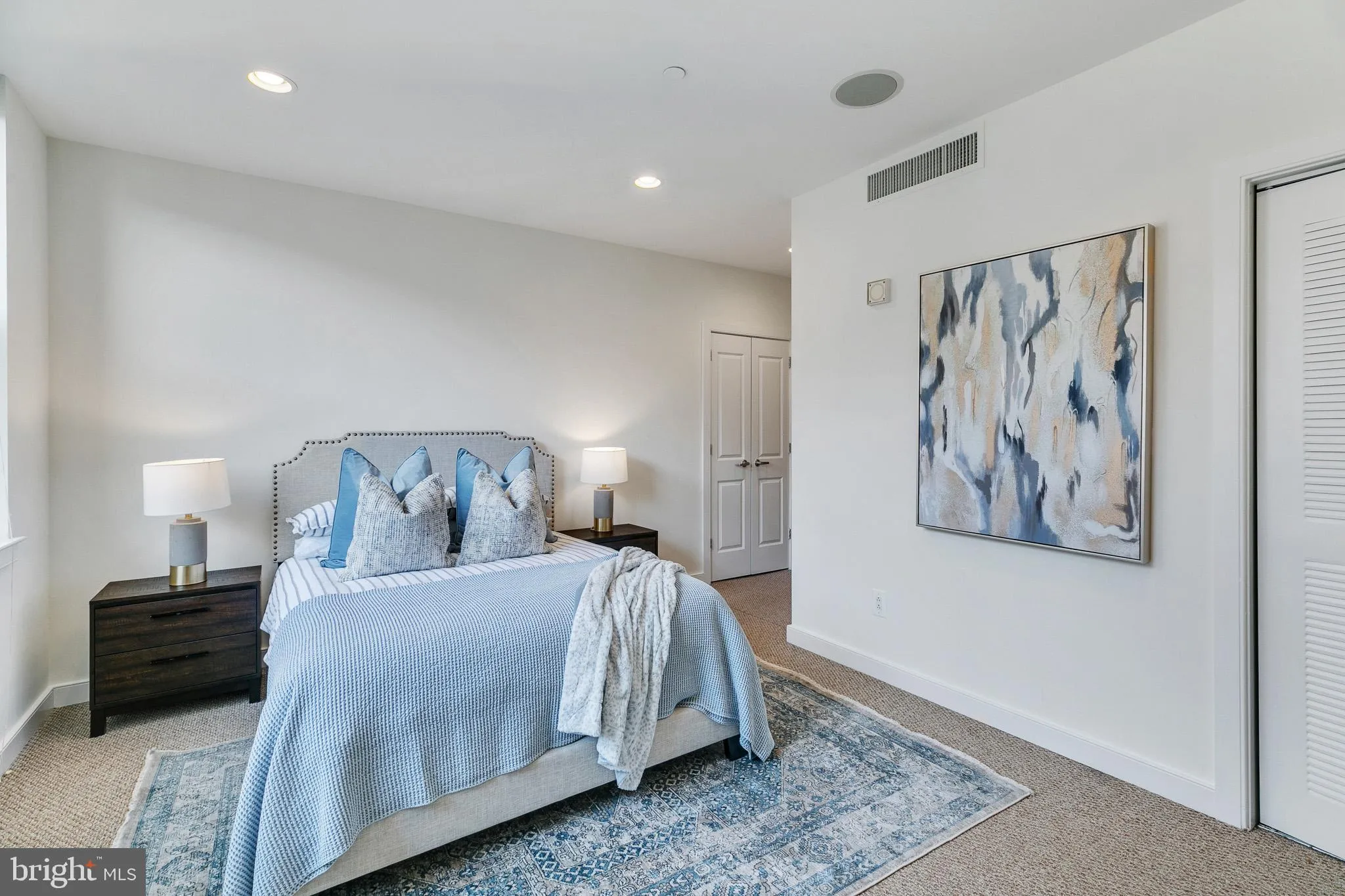 Philadelphia, Pennsylvania 19102, United States, 2 Bedrooms Bedrooms, ,2 BathroomsBathrooms,Residential,Active,90867