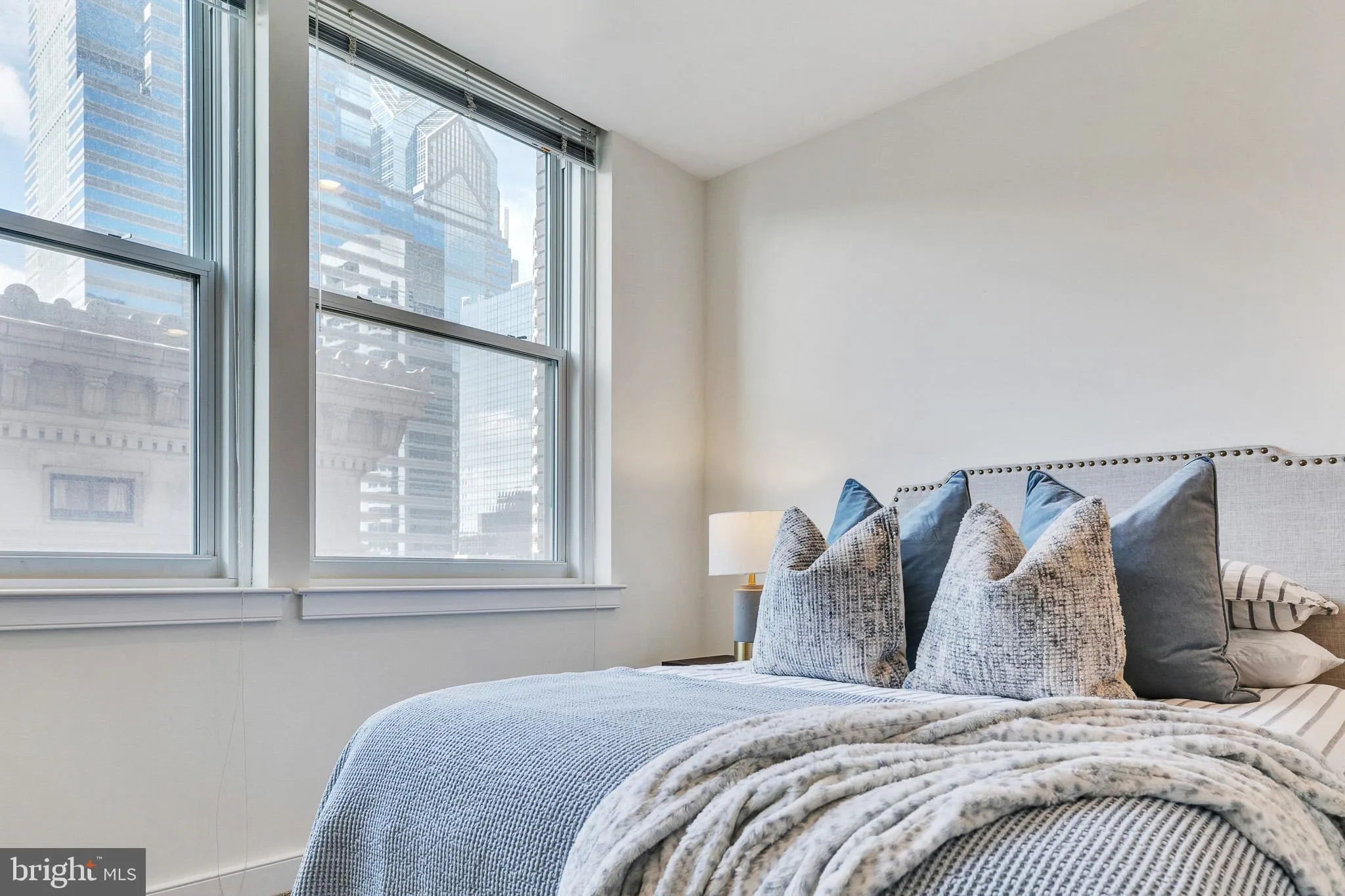 Philadelphia, Pennsylvania 19102, United States, 2 Bedrooms Bedrooms, ,2 BathroomsBathrooms,Residential,Active,90867