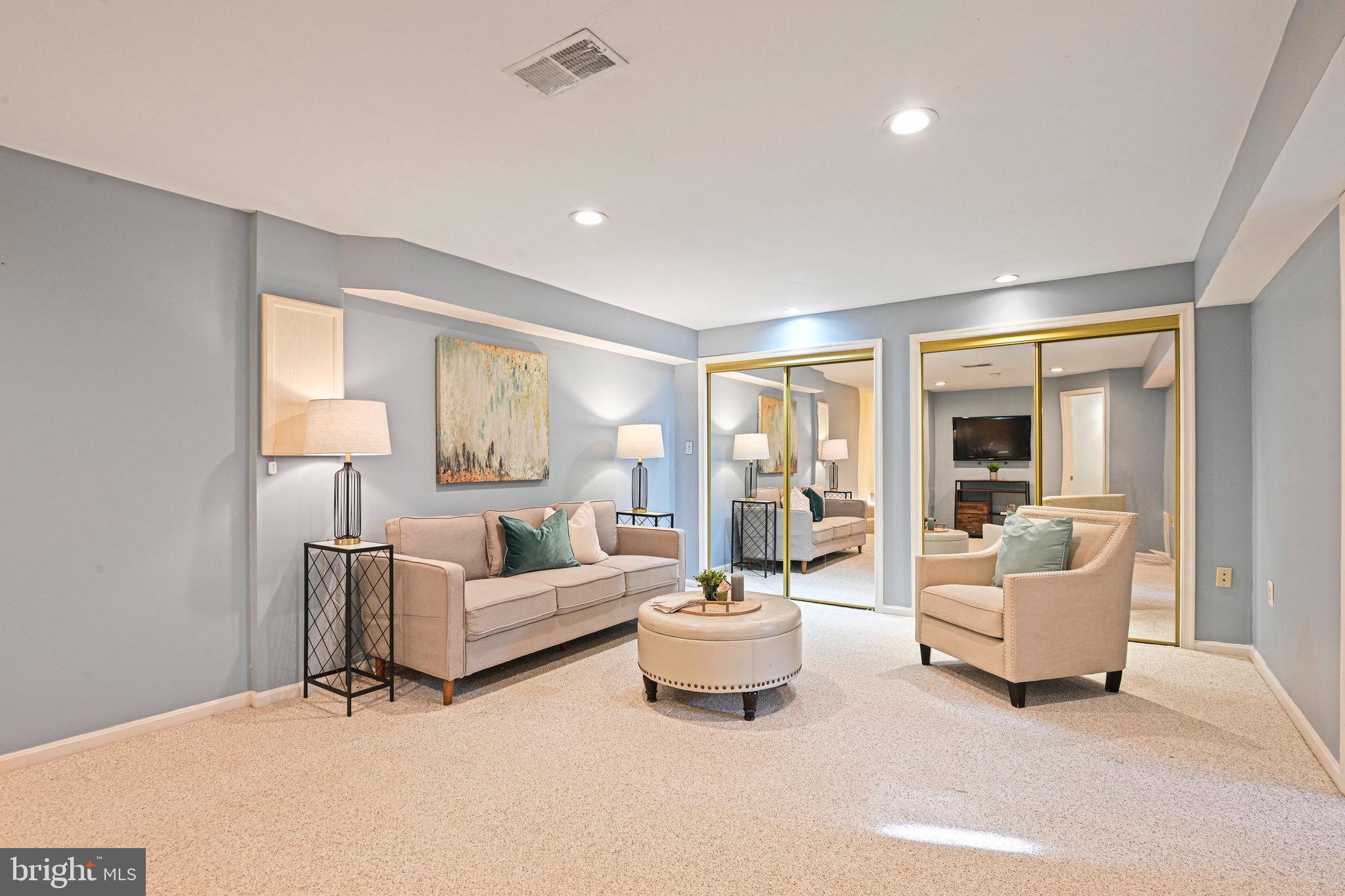 CHANTILLY HIGHLANDS - Residential