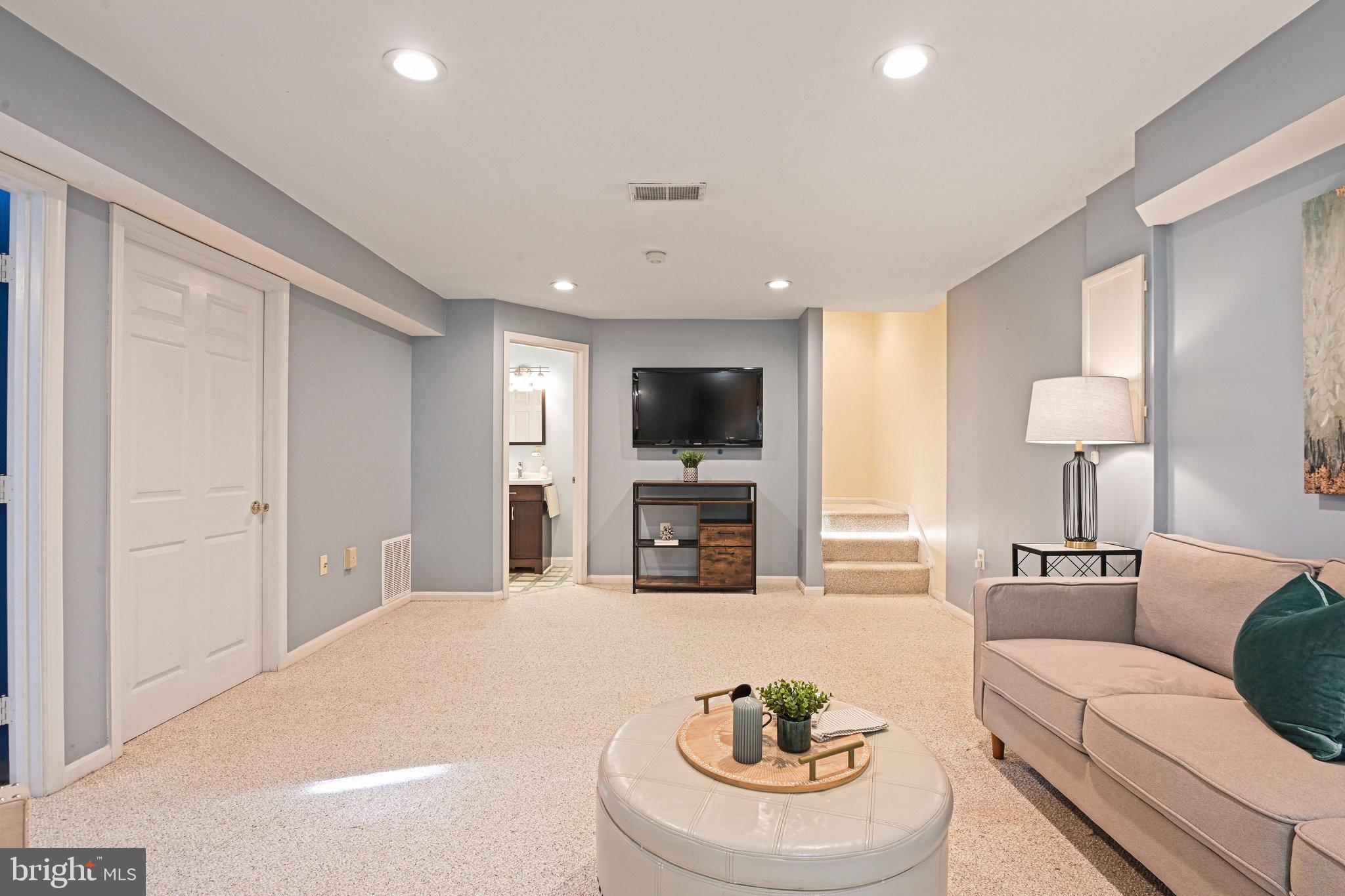 CHANTILLY HIGHLANDS - Residential