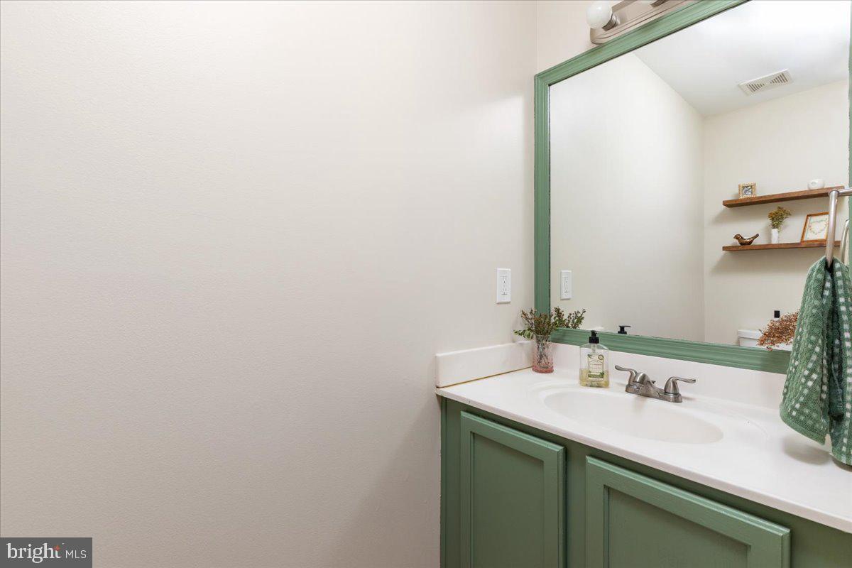 ROUND HILL - Residential