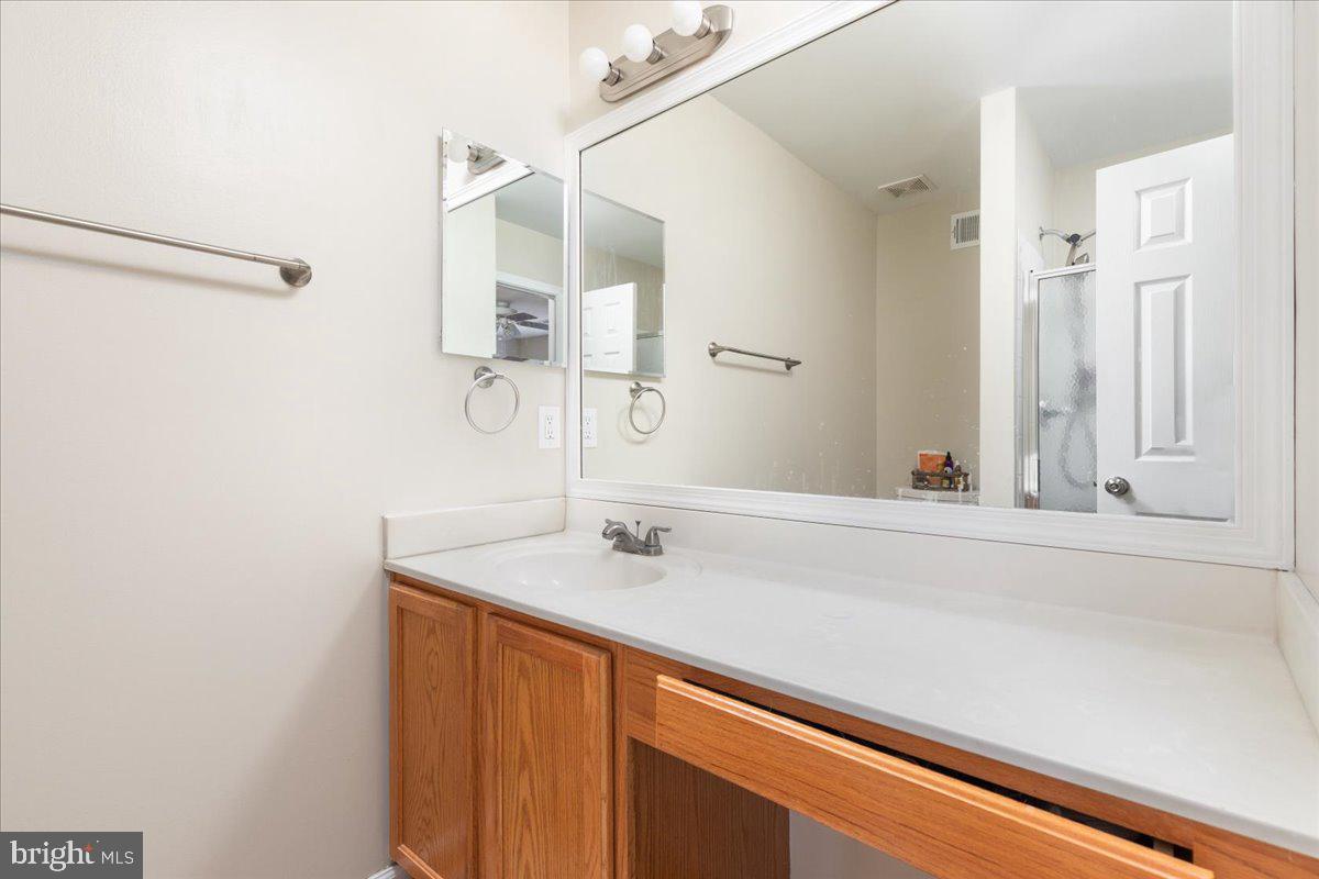 ROUND HILL - Residential