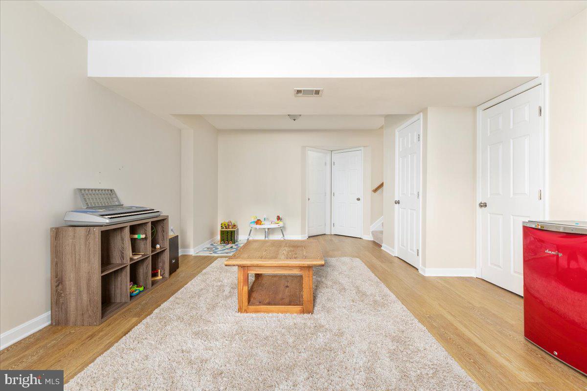 ROUND HILL - Residential