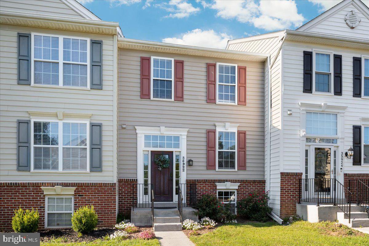 ROUND HILL - Residential