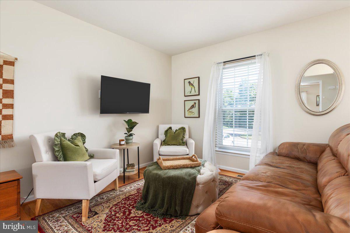 ROUND HILL - Residential