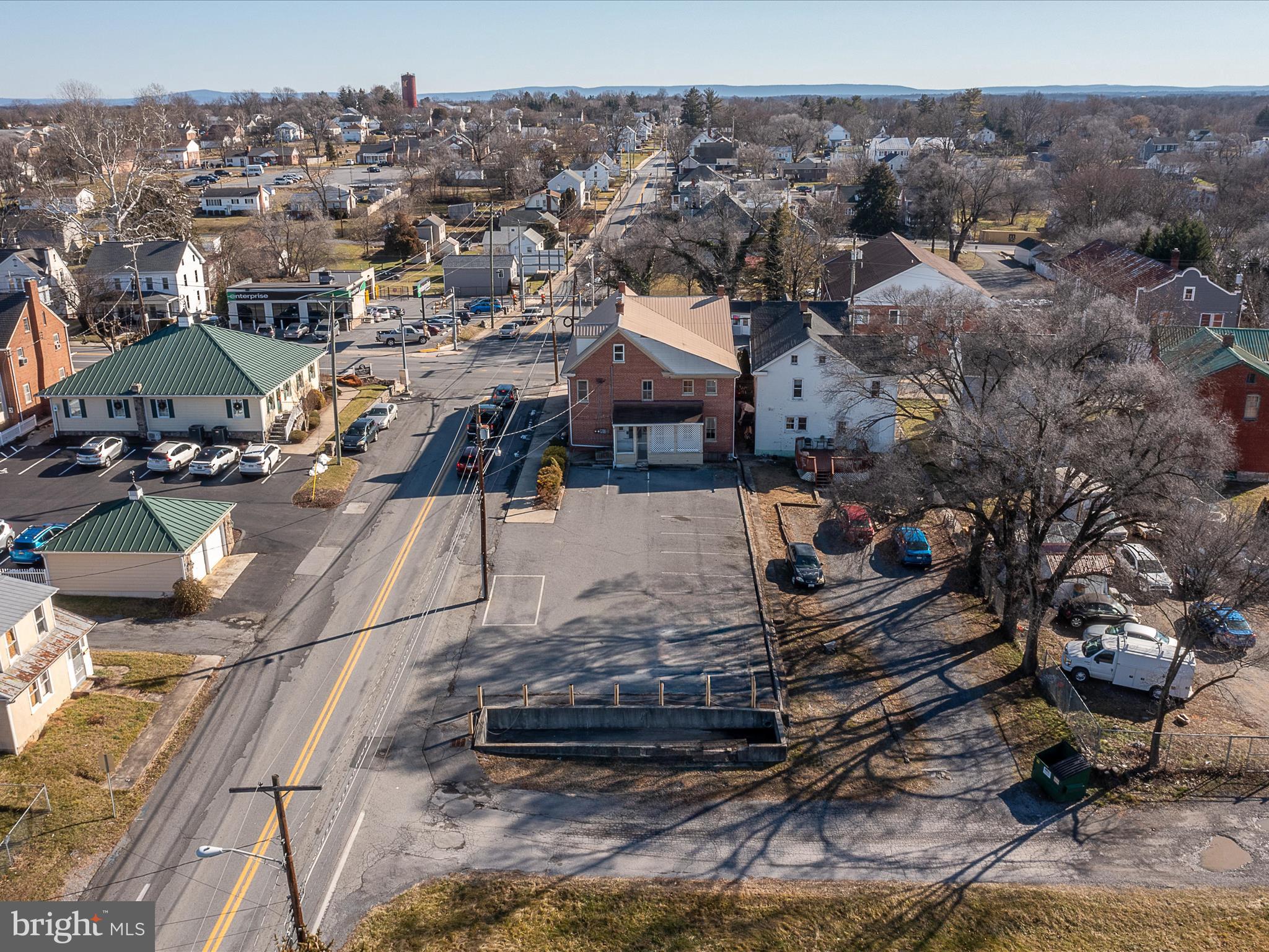 Main image without alt text