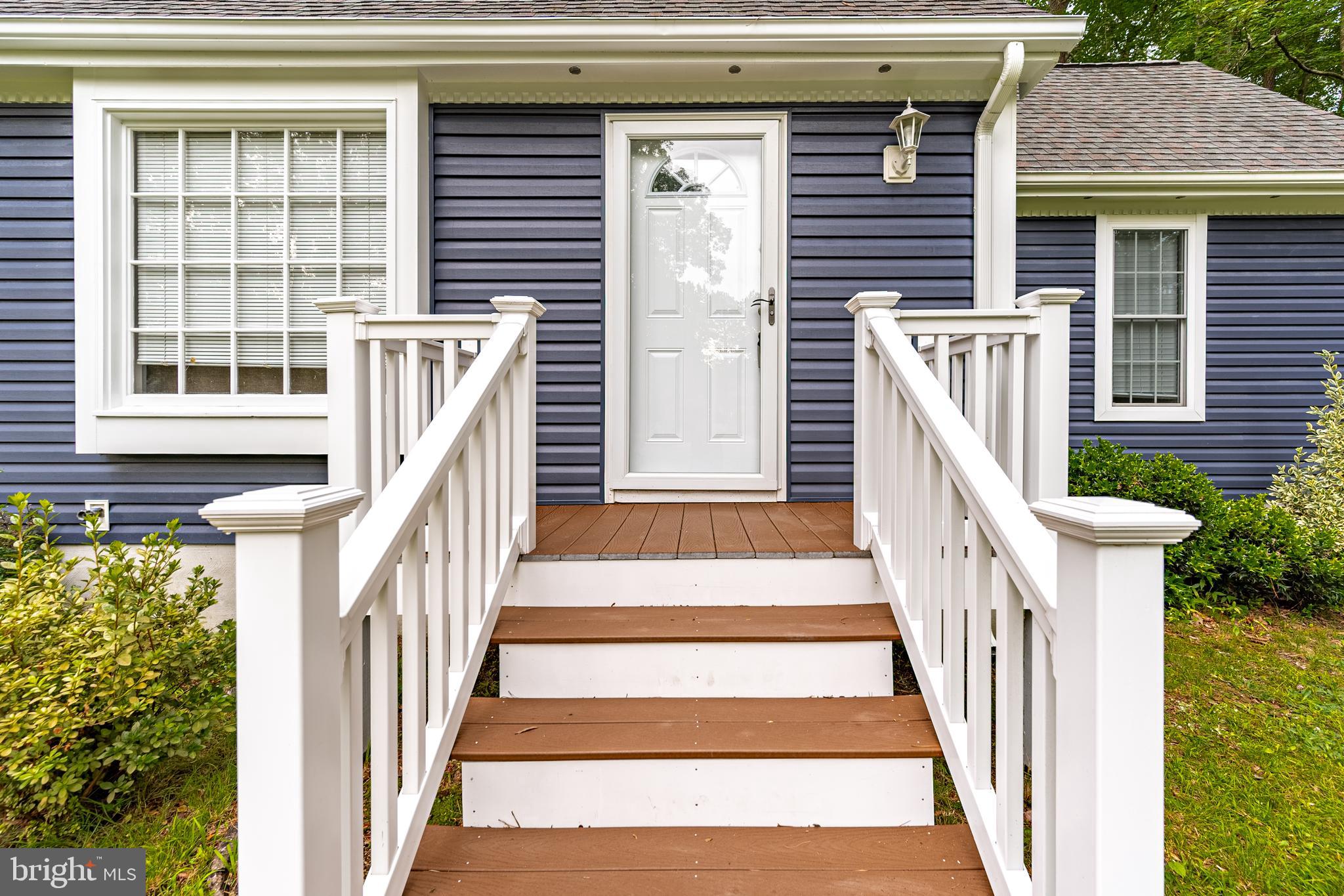 6 DUCK COVE CIRCLE