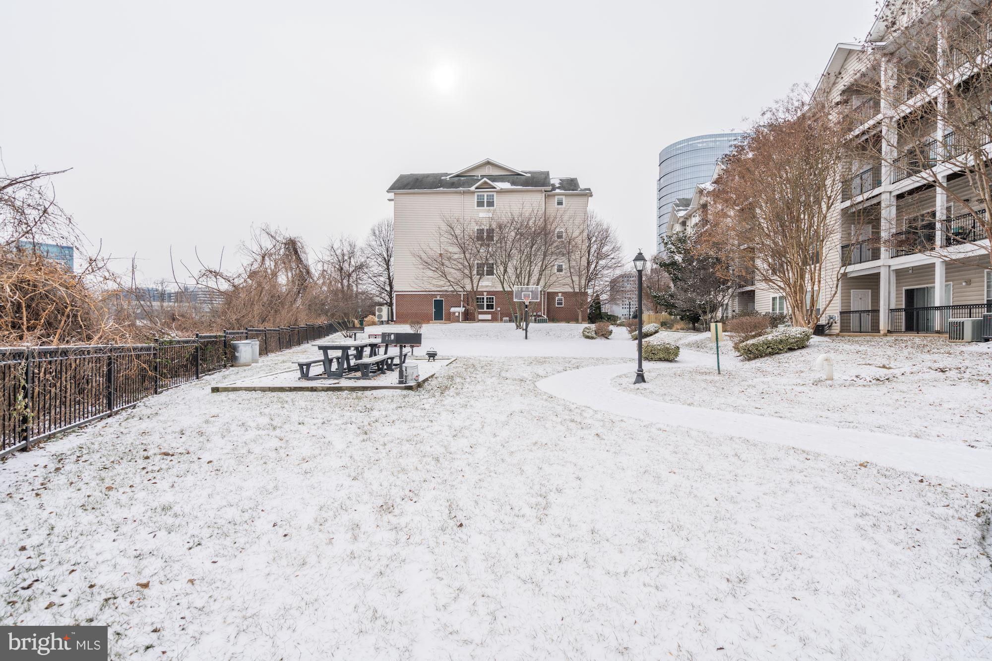 GATES OF MCLEAN - Residential