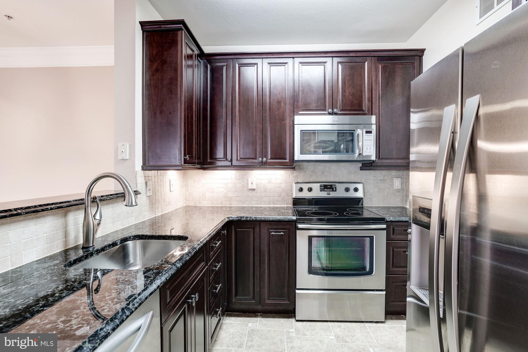 GATES OF MCLEAN - Residential