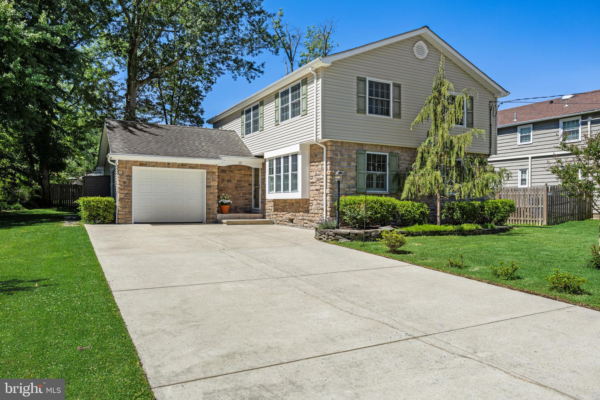 127 DEERFIELD DRIVE