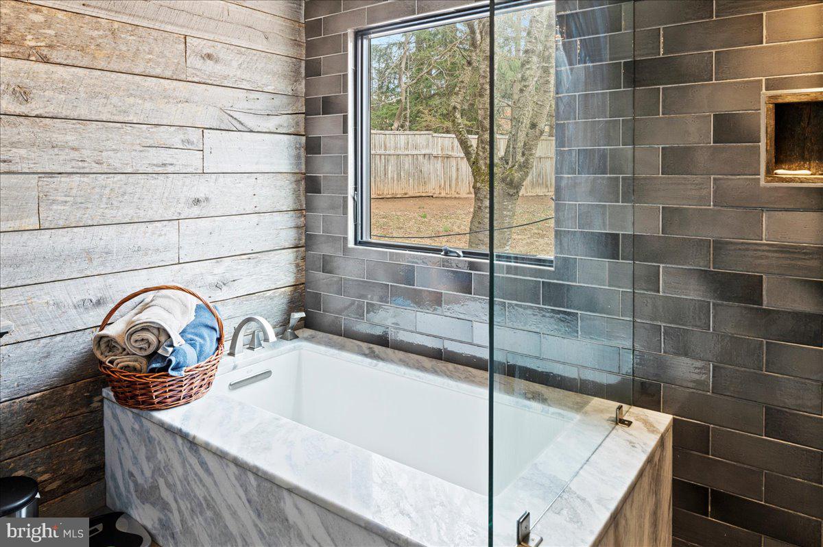 100 ACRE WOODS - Residential