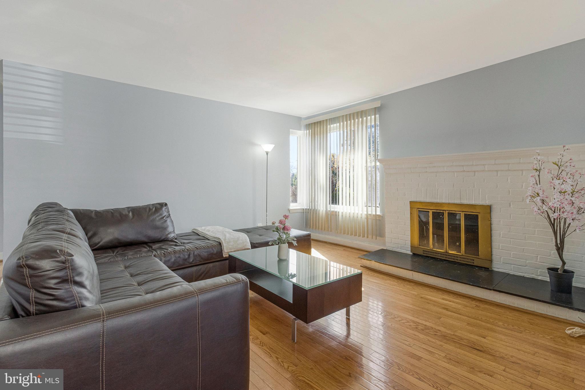 224 UNIVERSITY BOULEVARD E