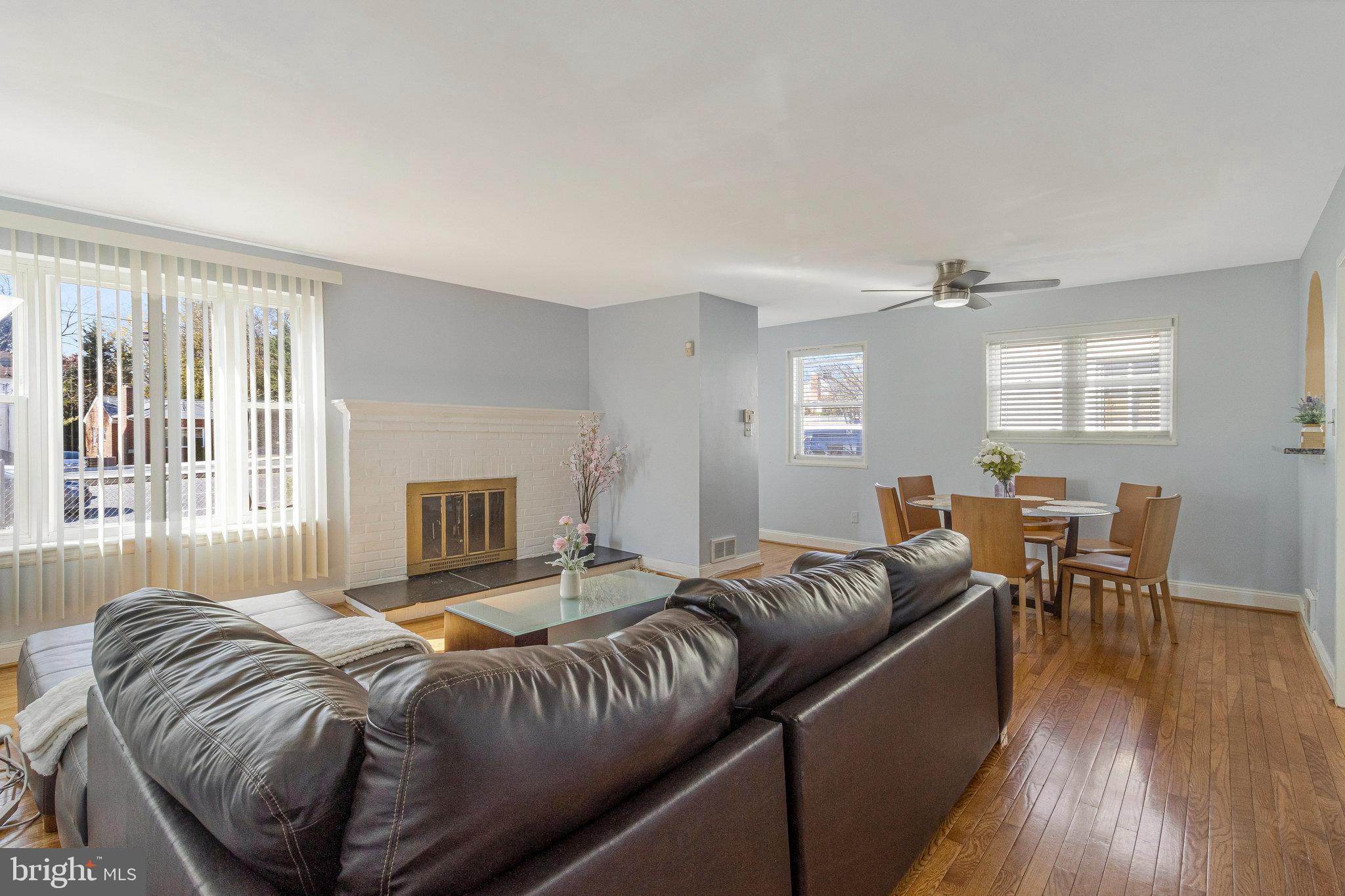 224 UNIVERSITY BOULEVARD E