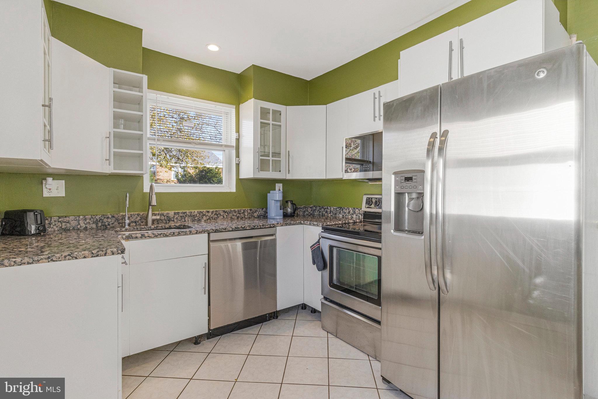 224 UNIVERSITY BOULEVARD E