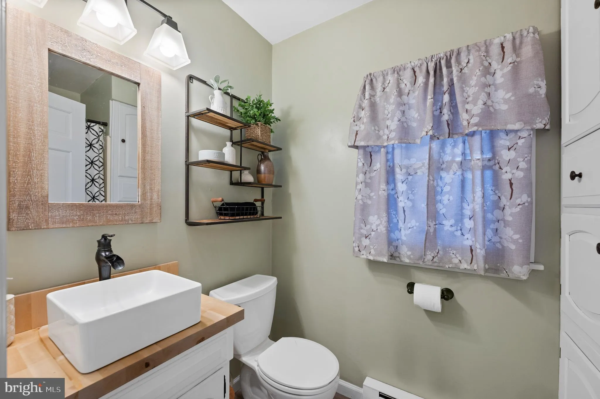 King Of Prussia, Pennsylvania 19406, United States, 4 Bedrooms Bedrooms, ,2 BathroomsBathrooms,Residential,Pending,7905