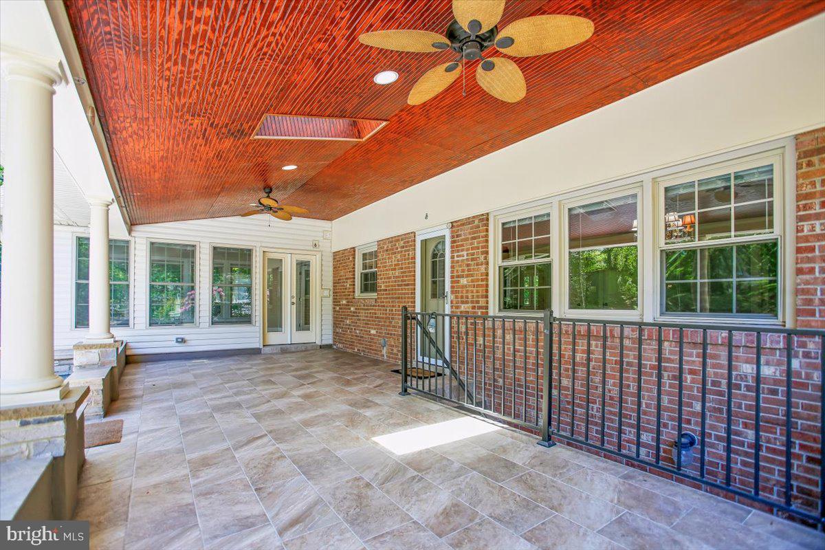 FAIRFAX HILLS - Residential