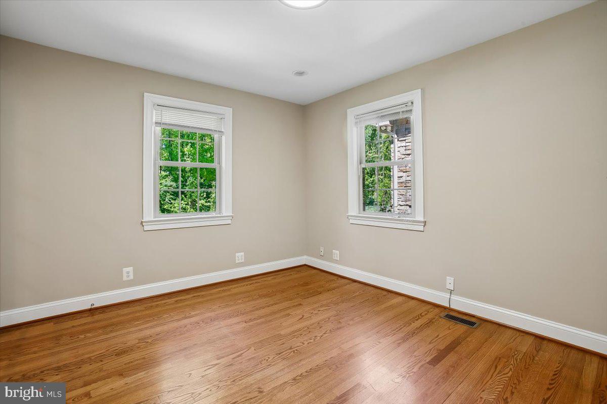 FAIRFAX HILLS - Residential