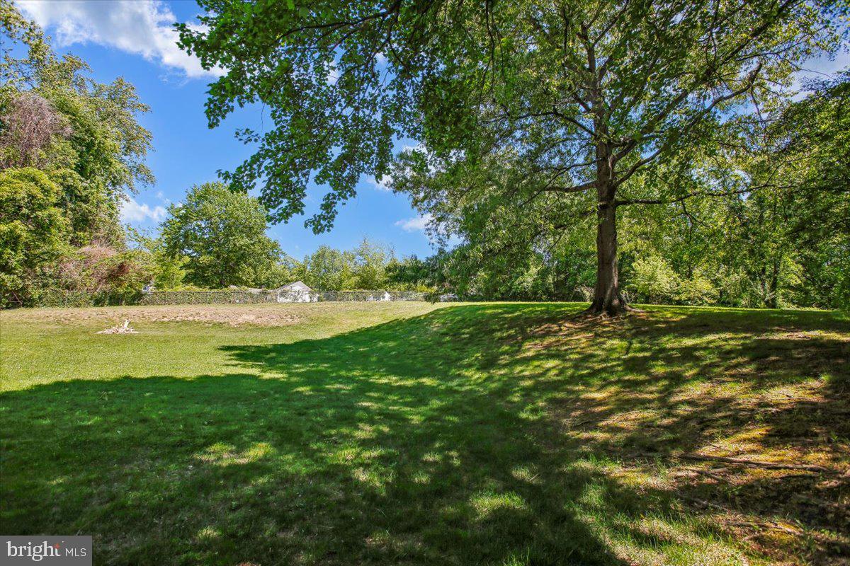 FAIRFAX HILLS - Residential
