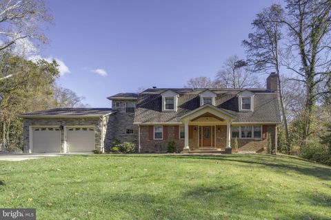 Photo of 4107 Woodlark Drive, ANNANDALE, VA 22003 (MLS # VAFX2308044)