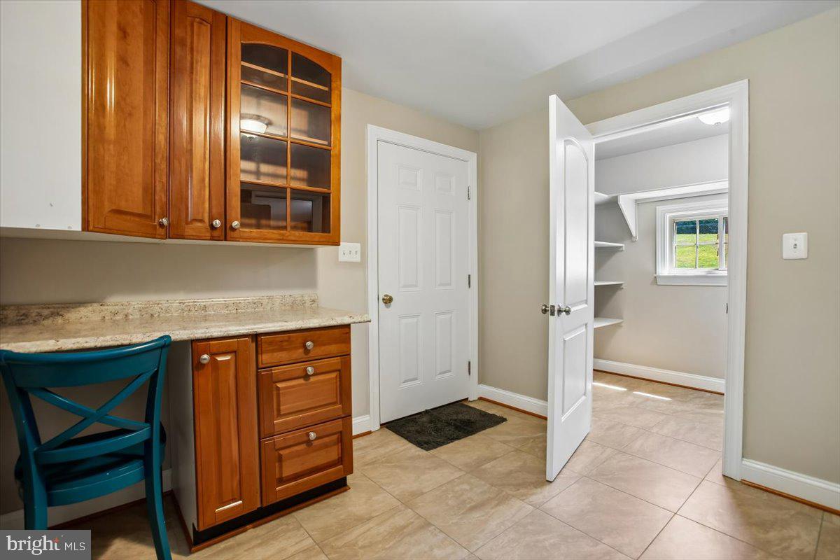 FAIRFAX HILLS - Residential