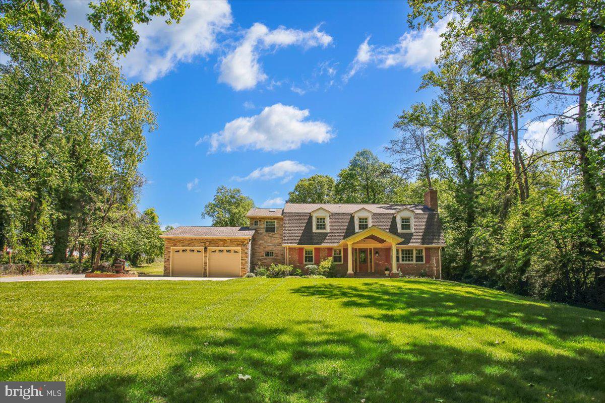 FAIRFAX HILLS - Residential