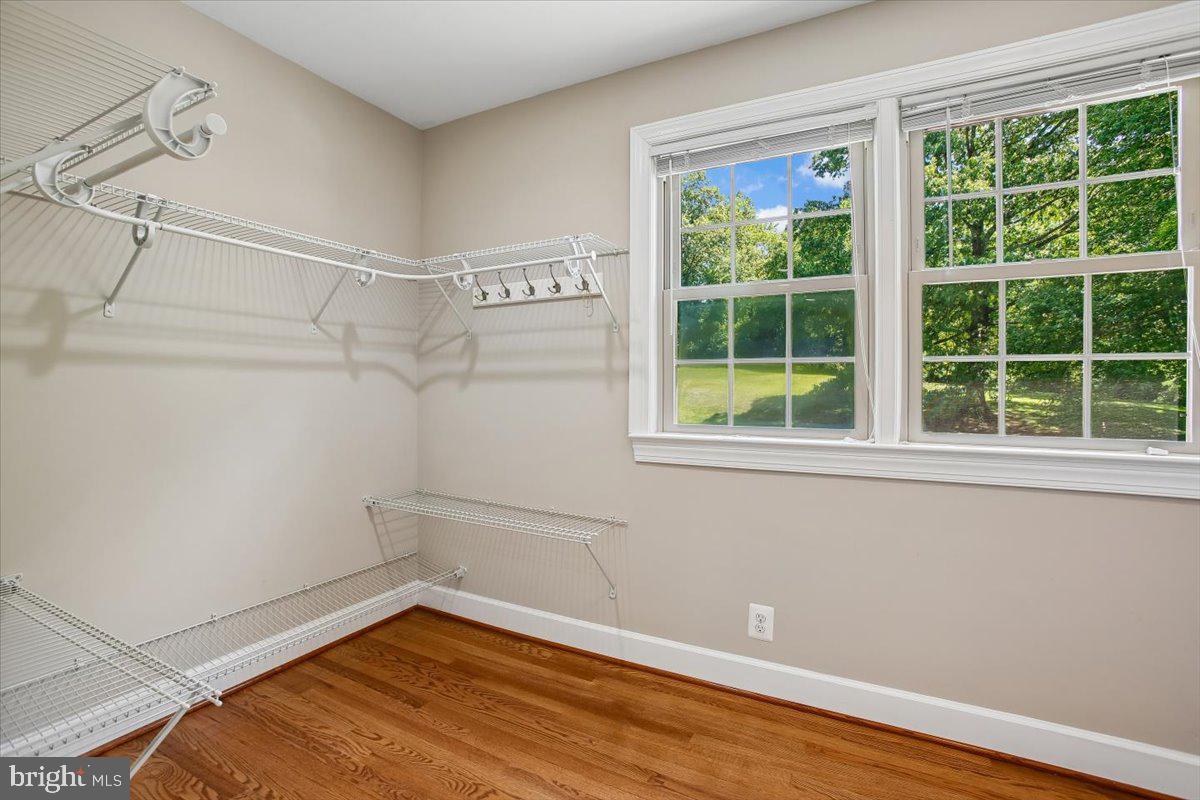 FAIRFAX HILLS - Residential