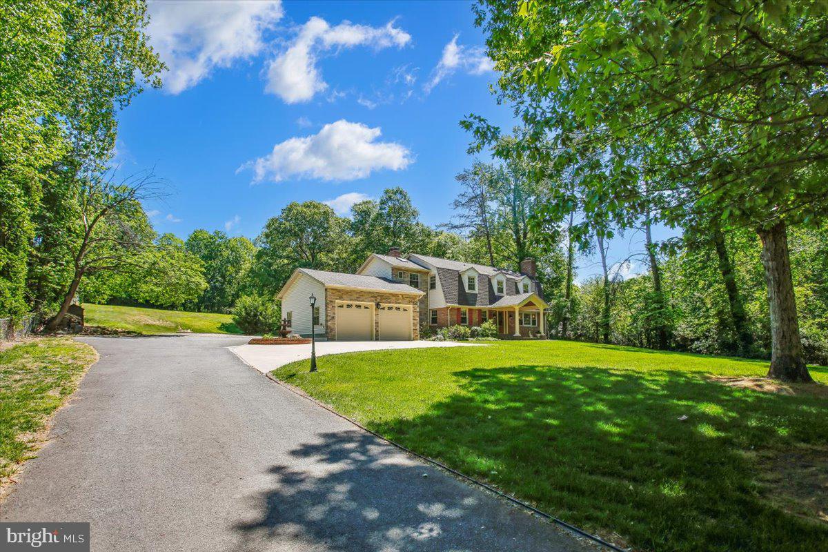 FAIRFAX HILLS - Residential