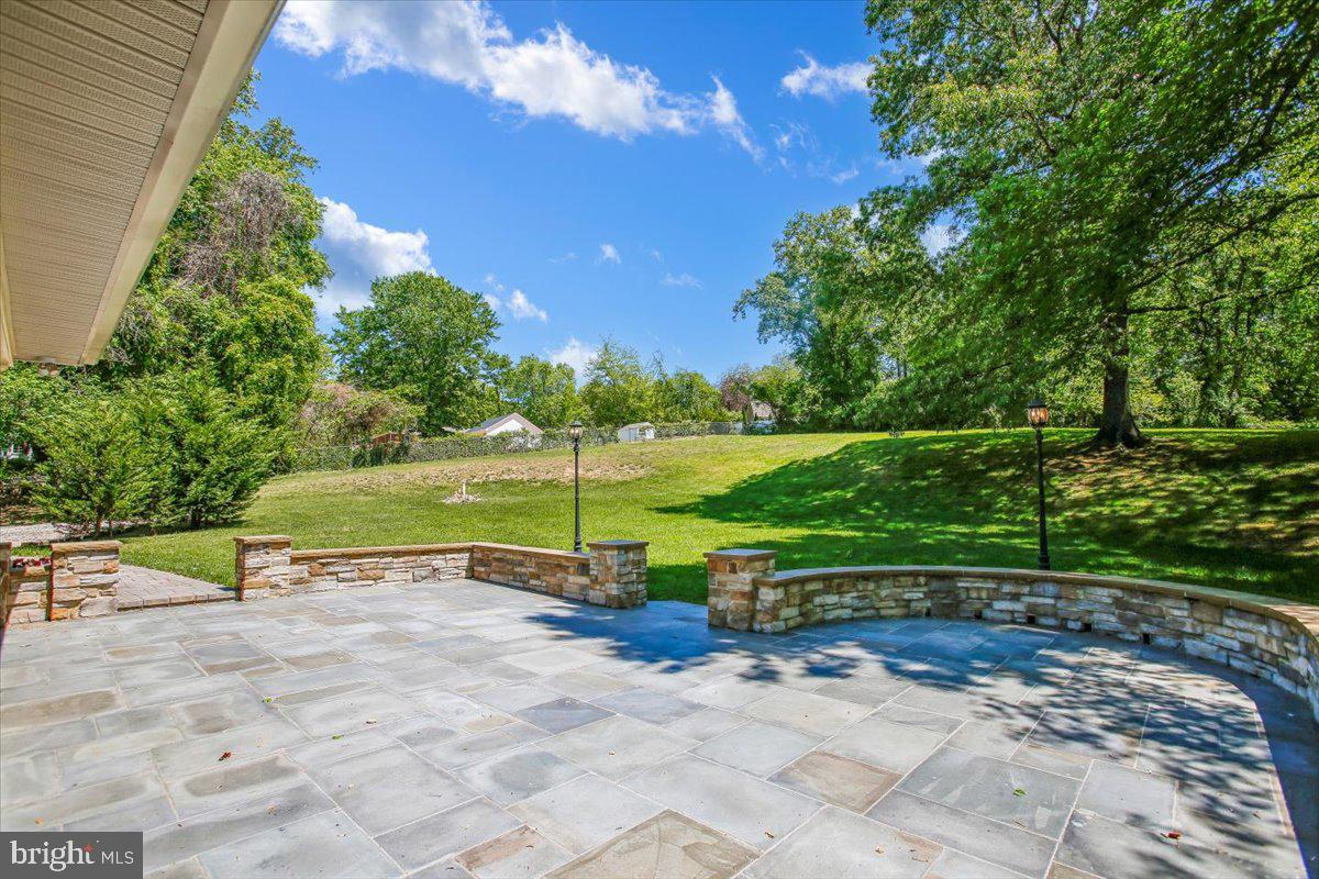 FAIRFAX HILLS - Residential
