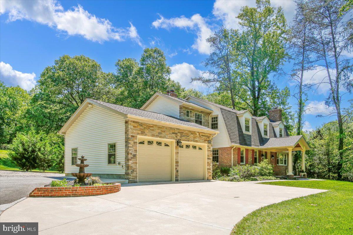 FAIRFAX HILLS - Residential