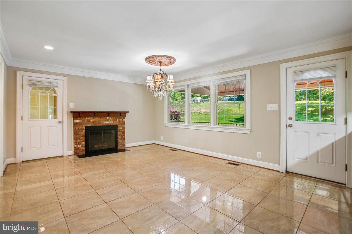 FAIRFAX HILLS - Residential