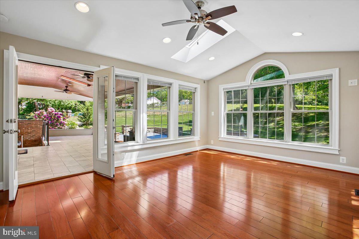 FAIRFAX HILLS - Residential
