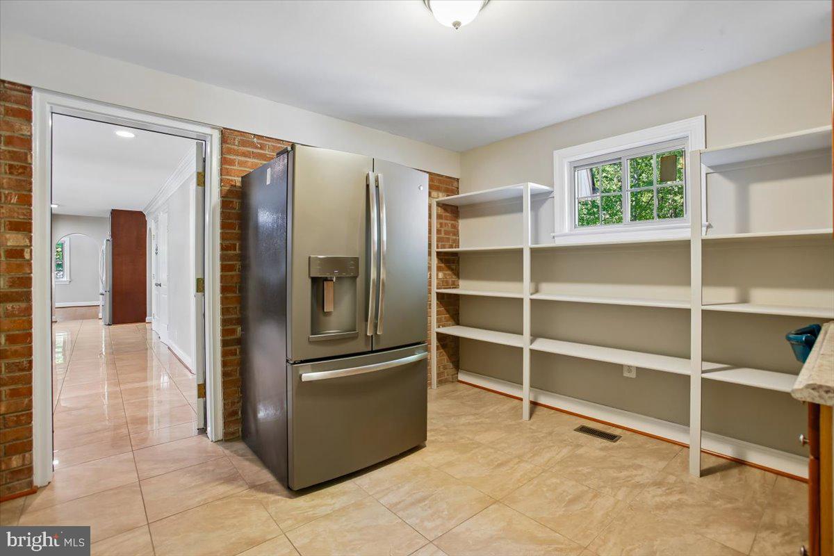 FAIRFAX HILLS - Residential