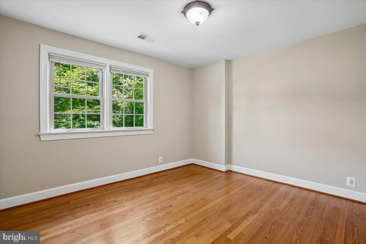 FAIRFAX HILLS - Residential