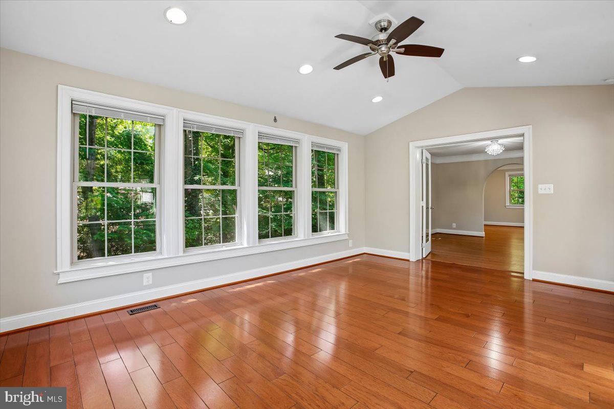 FAIRFAX HILLS - Residential