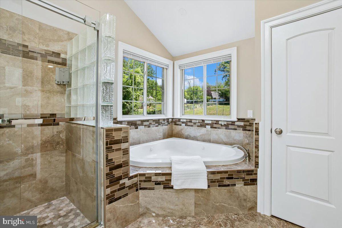 FAIRFAX HILLS - Residential