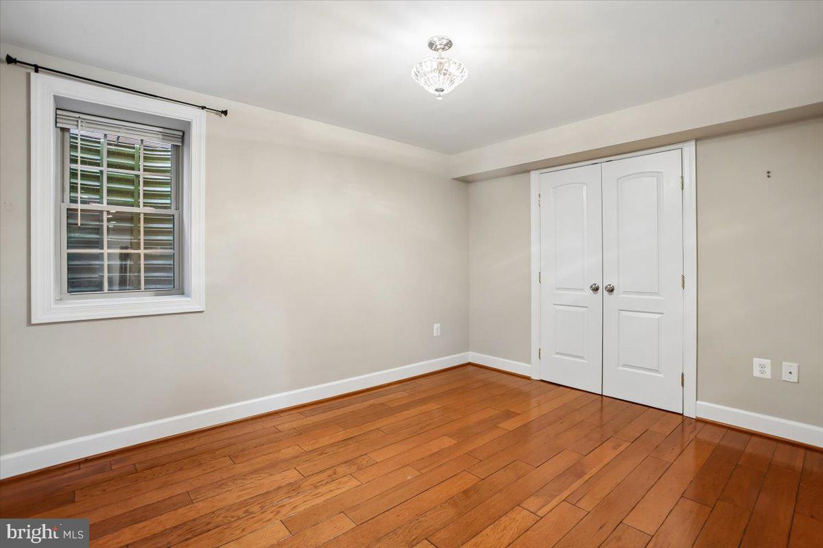 FAIRFAX HILLS - Residential