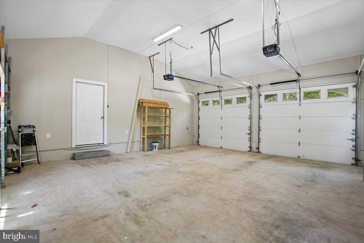 FAIRFAX HILLS - Residential