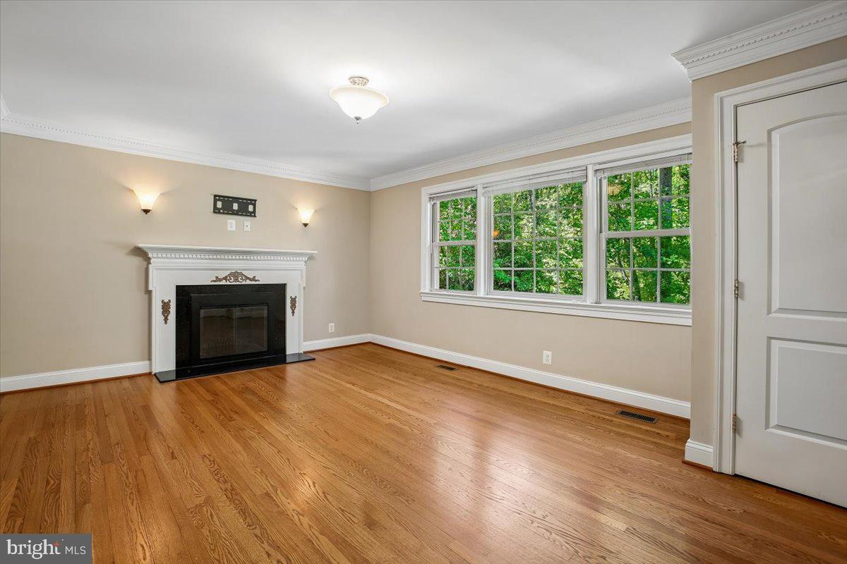 FAIRFAX HILLS - Residential