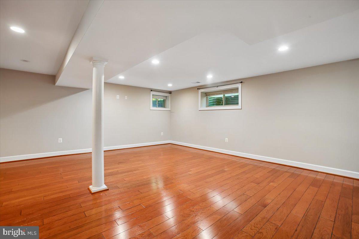 FAIRFAX HILLS - Residential