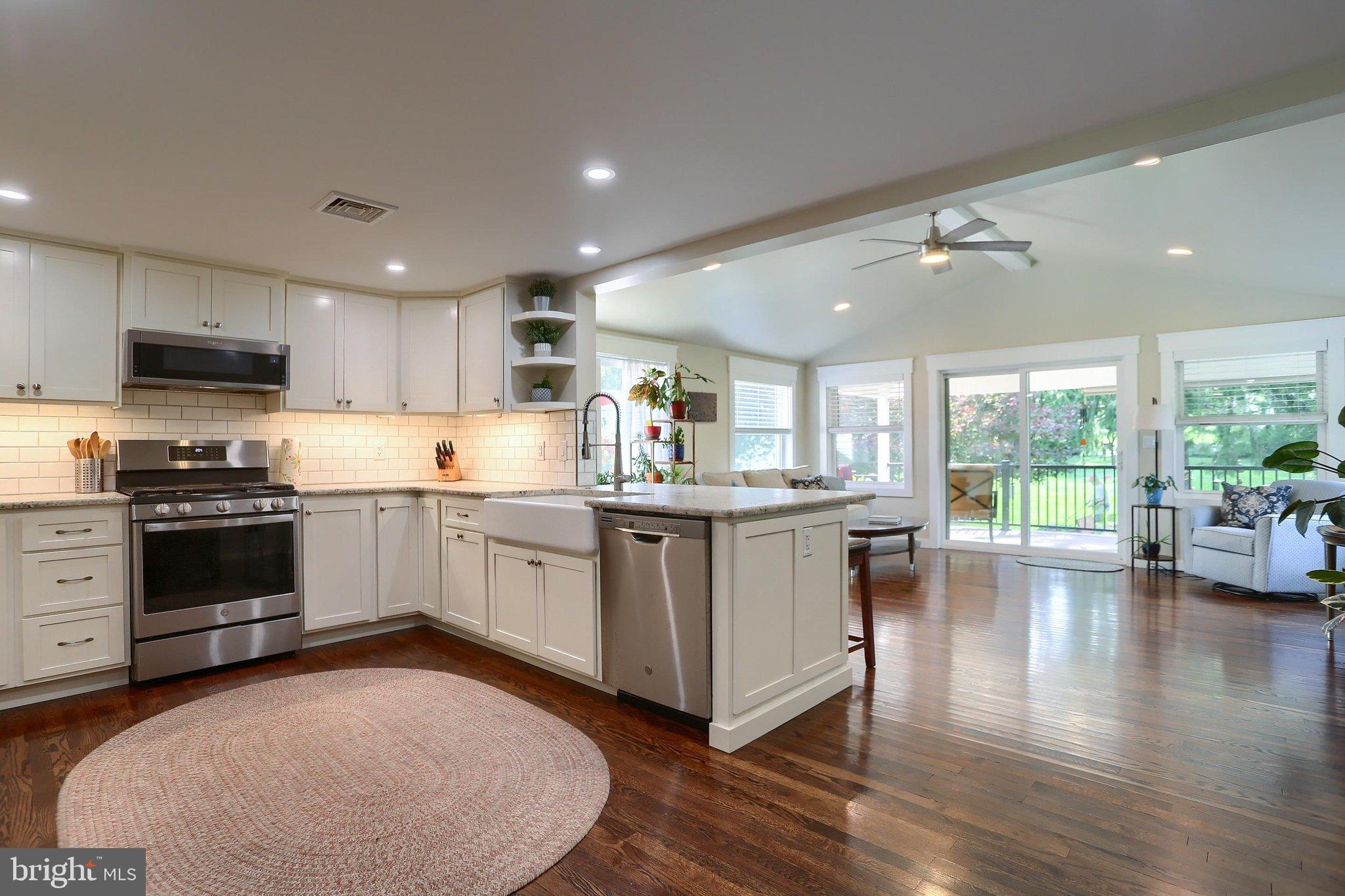 818 MEADOW
