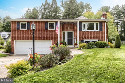 Homes For Sale - 818 Meadow Lane Ln<br/> CAMP HILL, PA 17011