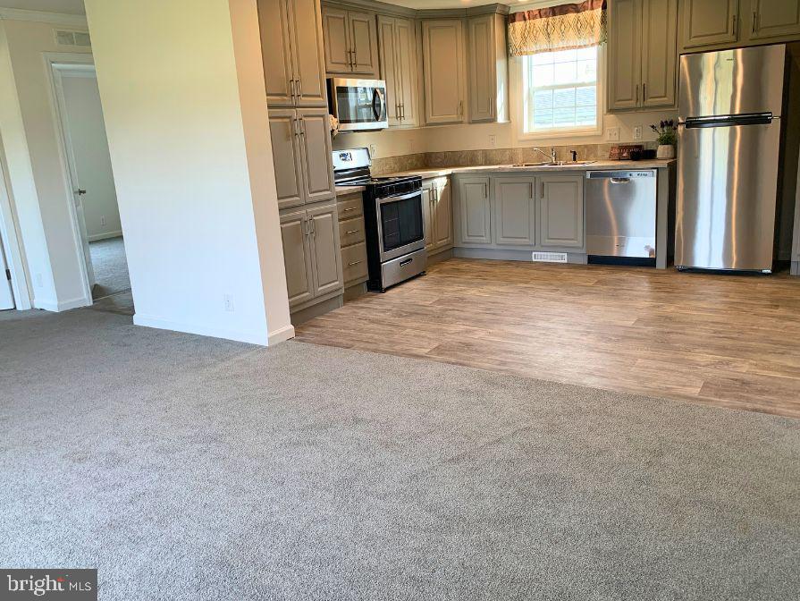 PINE MANOR MHP - Residential