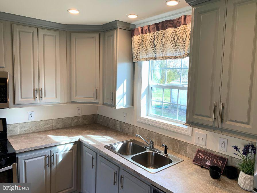 PINE MANOR MHP - Residential