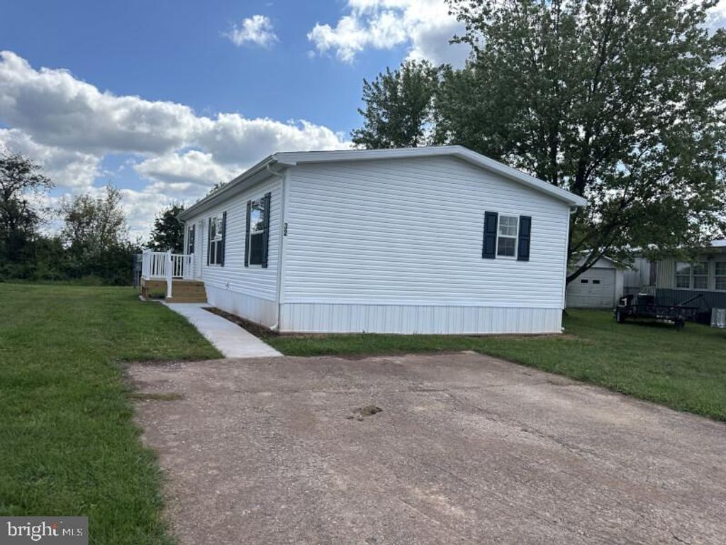 Photo of 32 Rose Avenue, MIDDLETOWN, PA 17057 (MLS # PADA2052222)