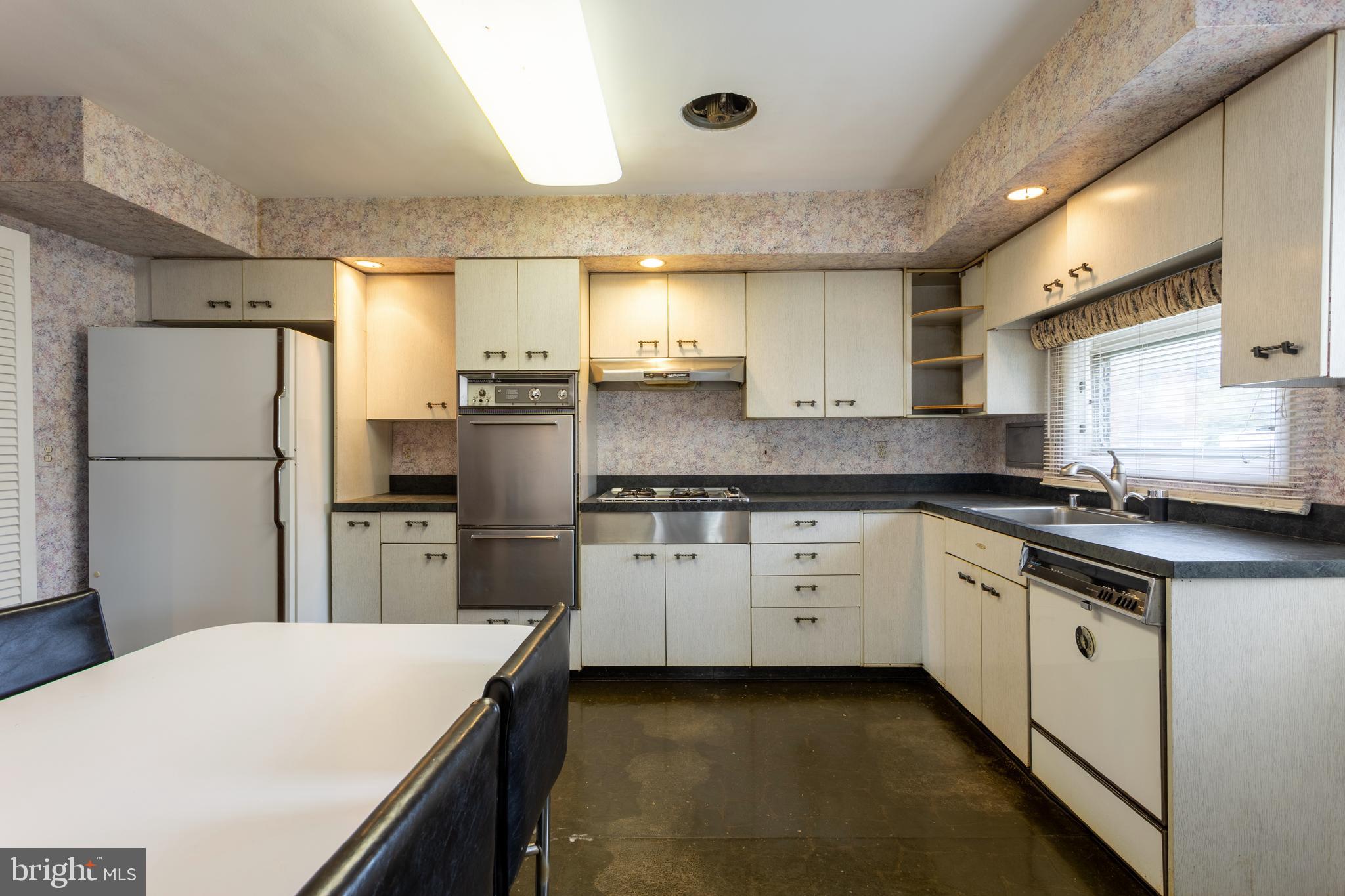 MEADOWOOD - Residential