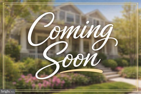 Photo of 15220 Fog Mountain Circle, HAYMARKET, VA 20169 (MLS # VAPW2114440)