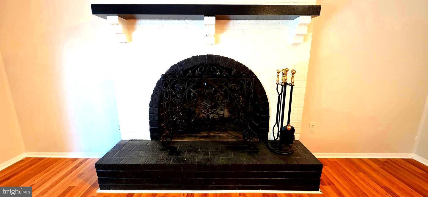 HOLMES RUN VILLAGE - Residential