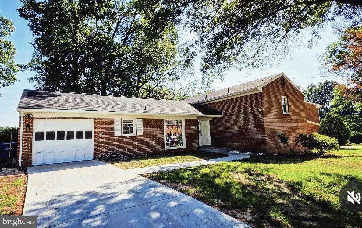 HOLMES RUN VILLAGE - Residential