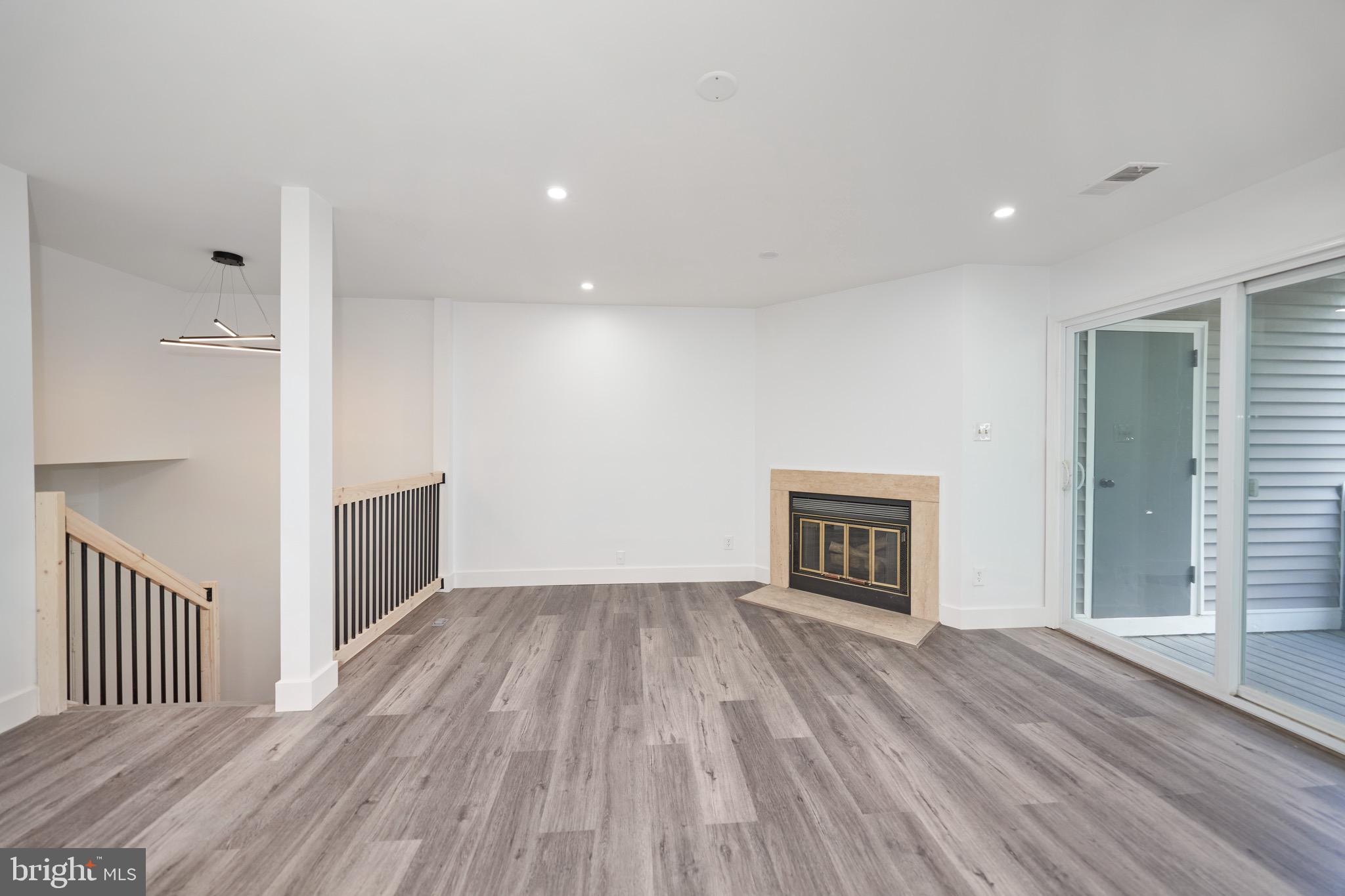GRAYS POINTE - Residential