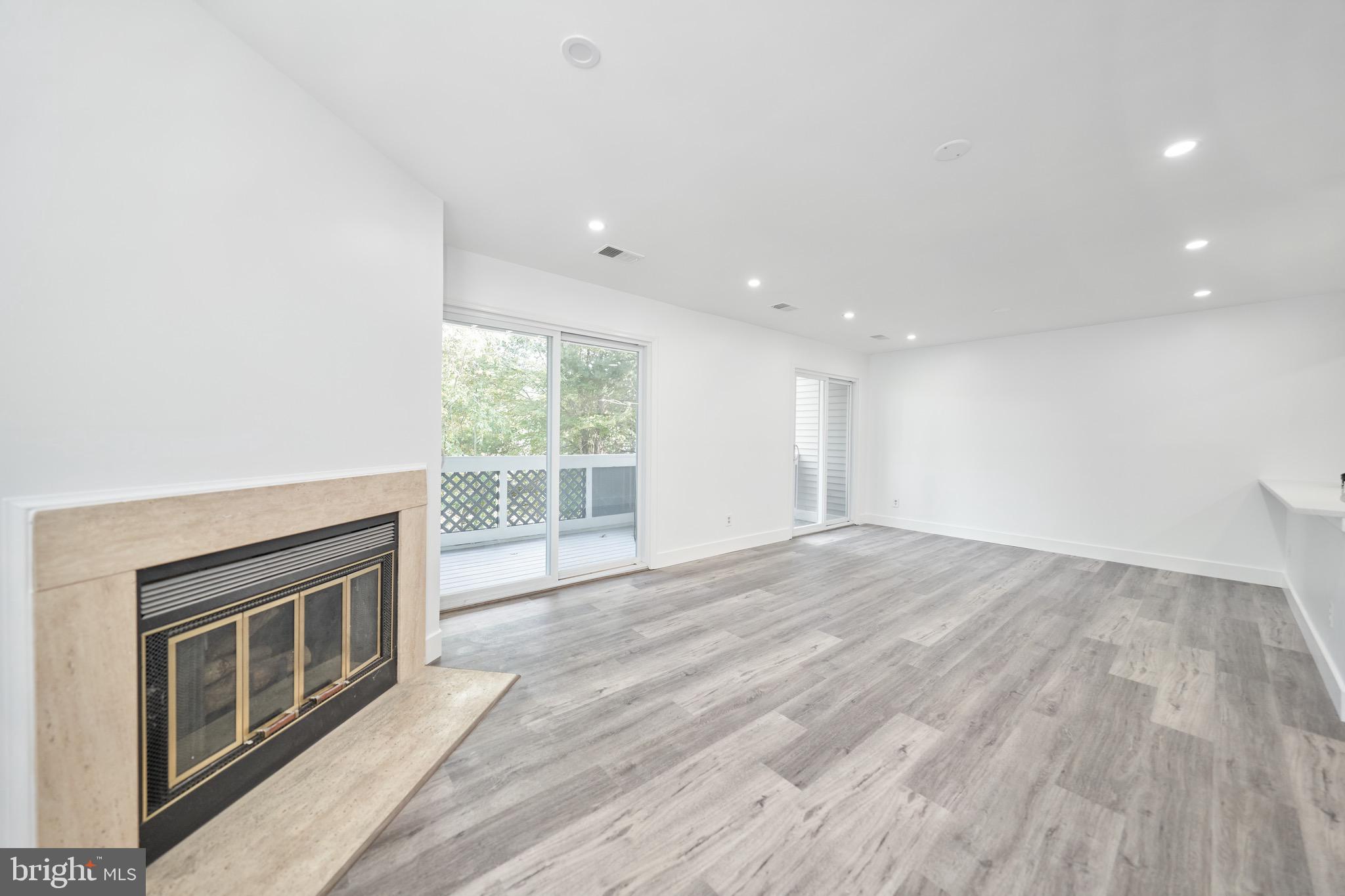 GRAYS POINTE - Residential